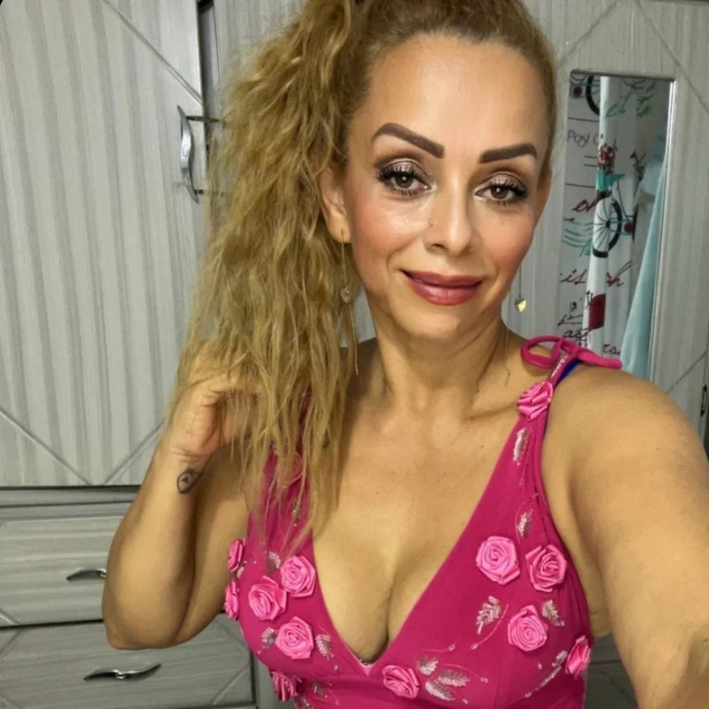 Juana OnlyFans creator with toned physique