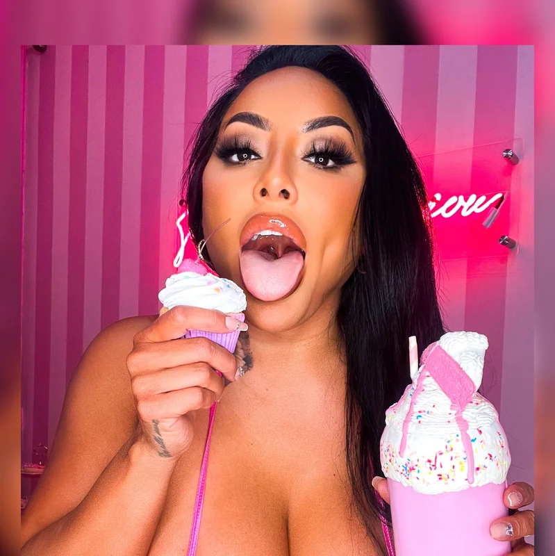 Kiara Mia OnlyFans profile