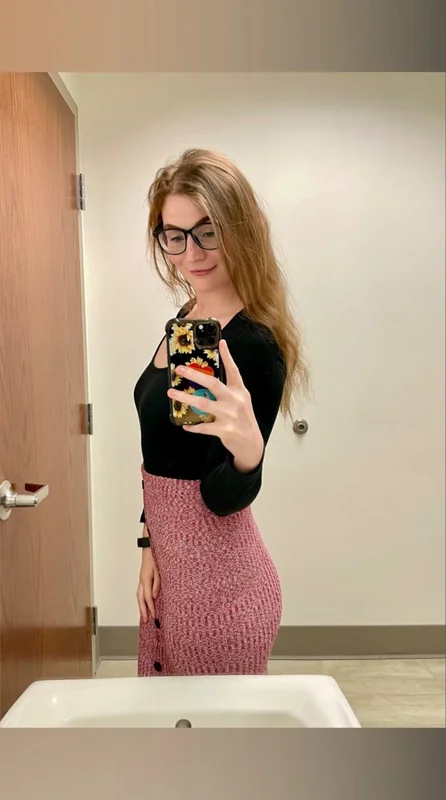 Cinnamon OnlyFans creator with engaging content