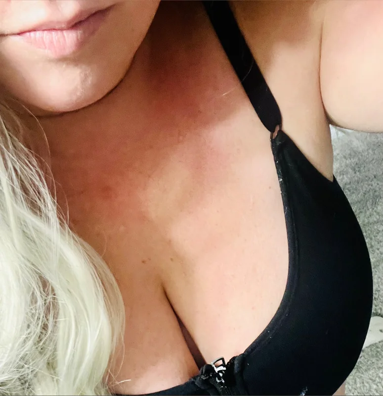 Pen OnlyFans creator plus size MILF