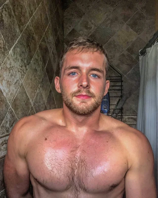 The Scuba Gay OnlyFans Creator The Scuba Gay OnlyFans profile with athletic build