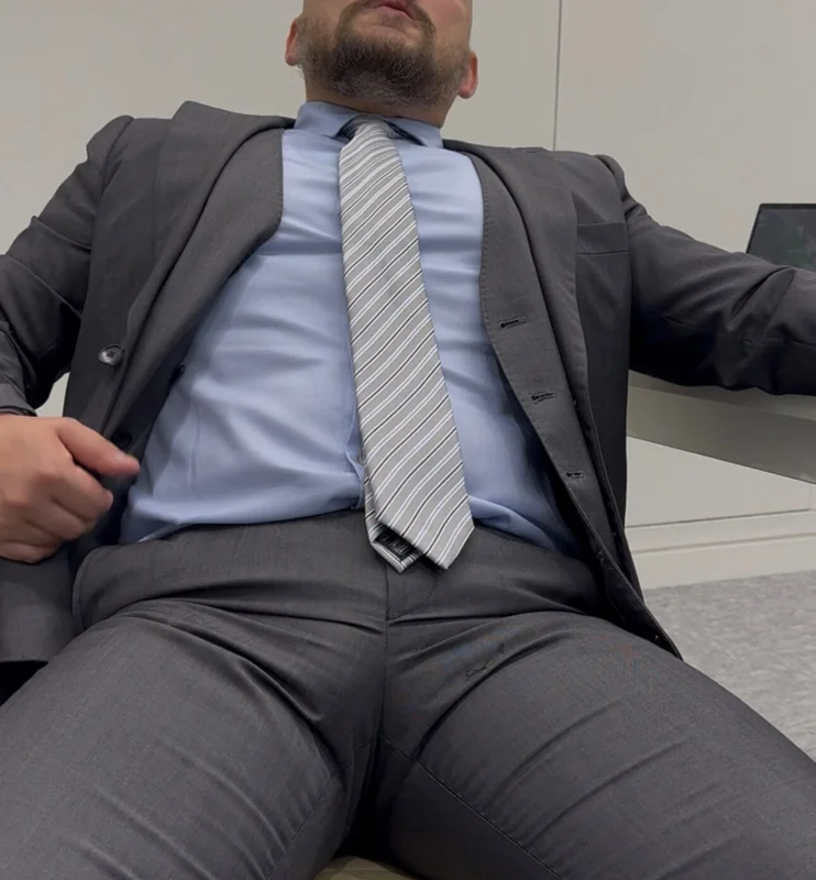 Thesuitedboss OnlyFans creator with spicy content