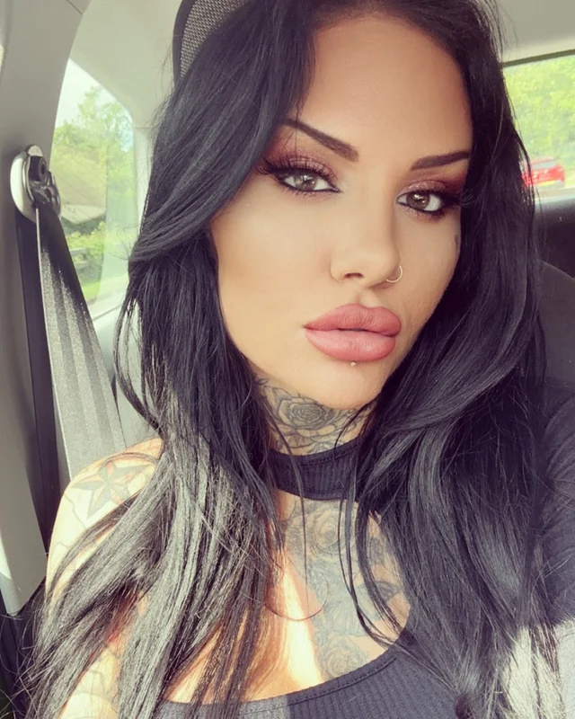 Thetwistedraven OnlyFans Creator Thetwistedraven OnlyFans British creator with silicone tits