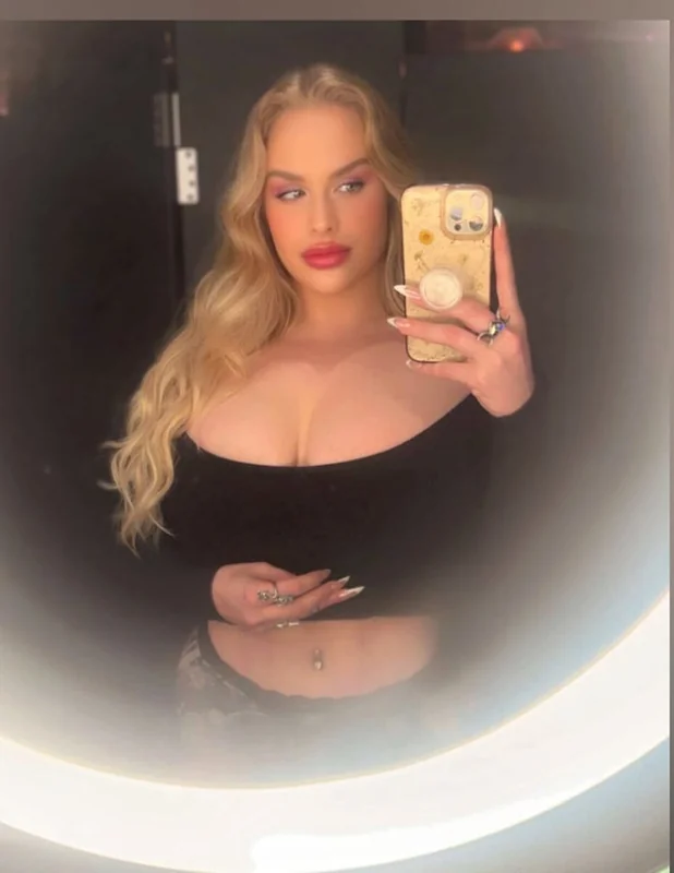 Thiccckbarbie OnlyFans Profile Image Thiccckbarbie OnlyFans Glamorous Blonde Creator