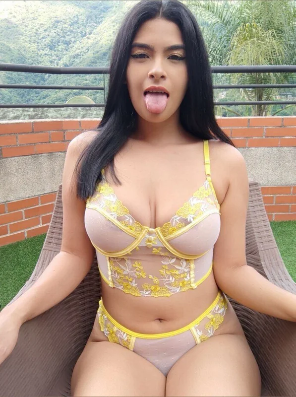Thiffanycorat OnlyFans Creator with exclusive content