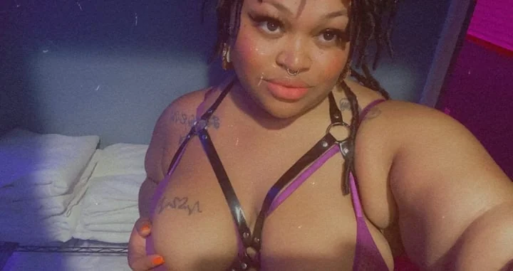 Mia the ThroatGoddessxx OnlyFans tattooed creator