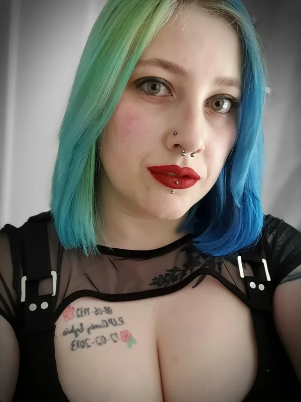 Tiffanybluefree OnlyFans Creator Tiffanybluefree OnlyFans creator with blue hair