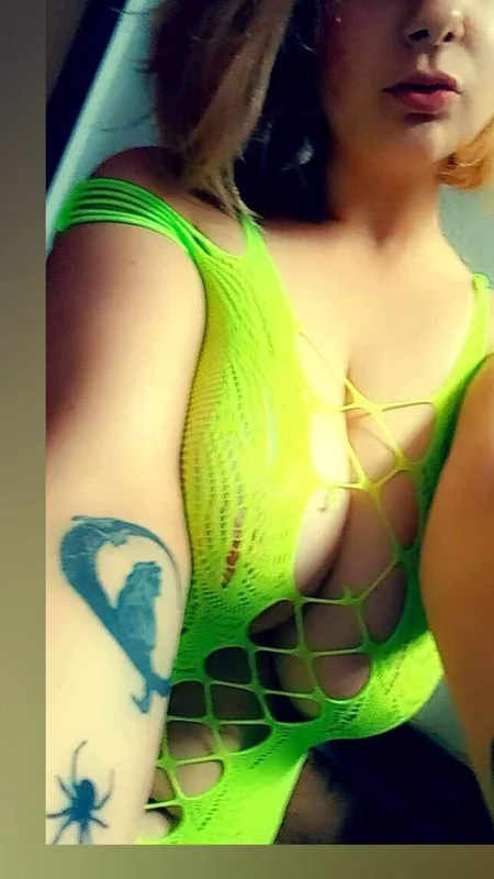 Tilly Lizzie27 OnlyFans creator with big boobs