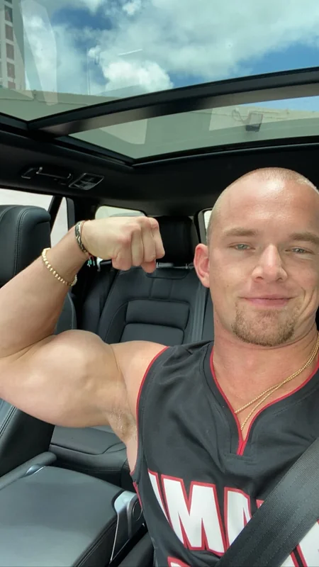 Tldyson OnlyFans Profile Tldyson OnlyFans athletic male creator