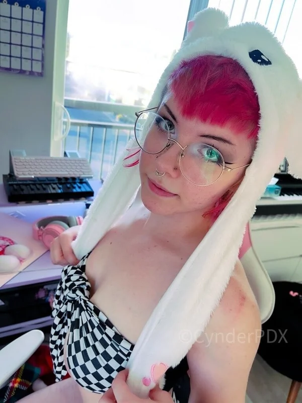 Cynder OnlyFans Red Hair Alternative Creator