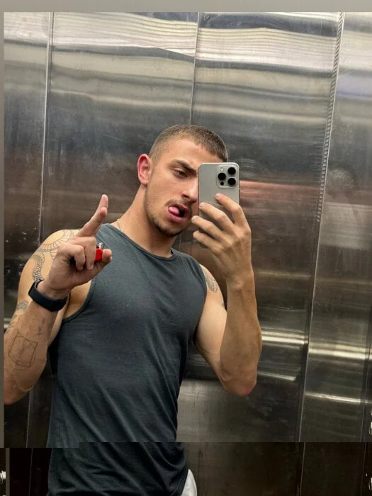 Tviksi Exclusive OnlyFans Creator Tviksi OnlyFans creator showcasing a unique style