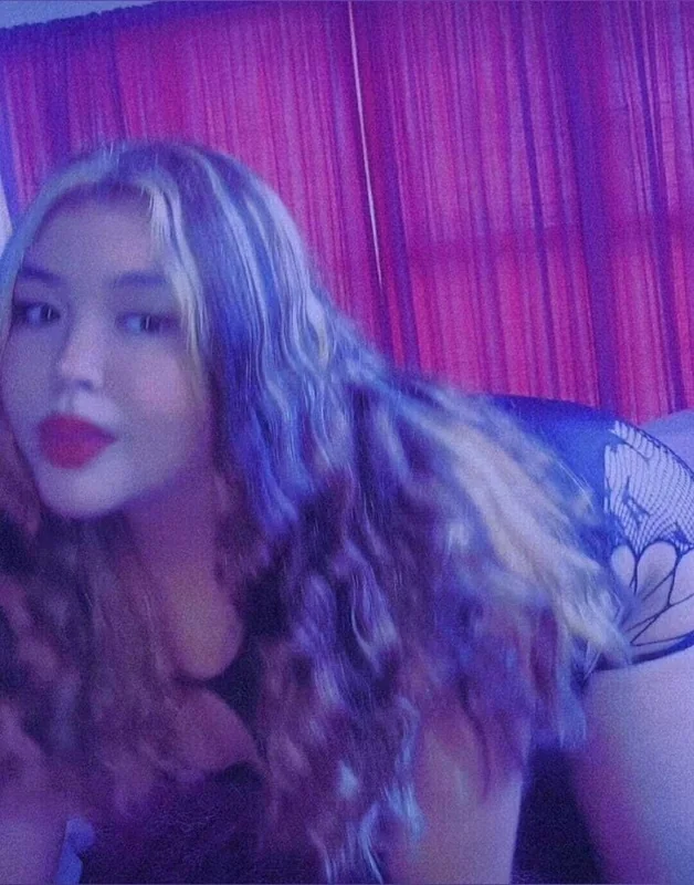 Tutifruti OnlyFans Profile Image Tutifruti OnlyFans blonde creator