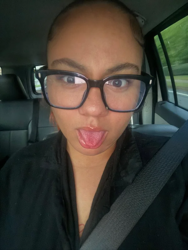 laetoo3motional OnlyFans Profile laetoo3motional on OnlyFans showcasing her nerdy style