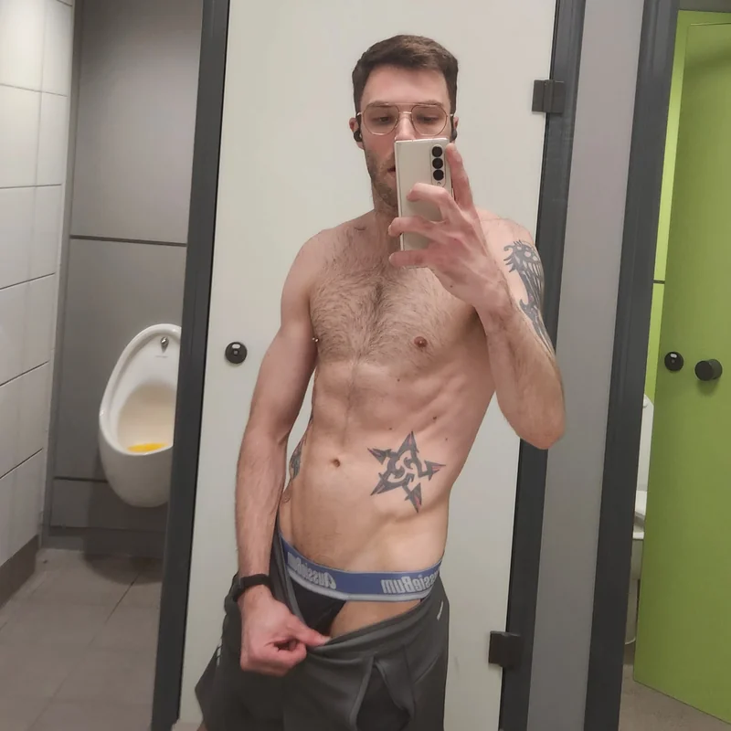 Uncuthugeguy OnlyFans Profile Uncuthugeguy OnlyFans creator from the UK with a big cock