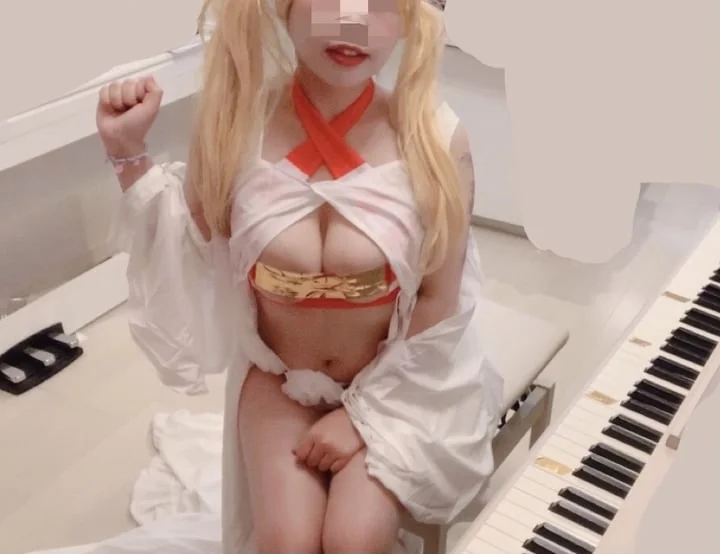 Utamenma OnlyFans creator with piano performances