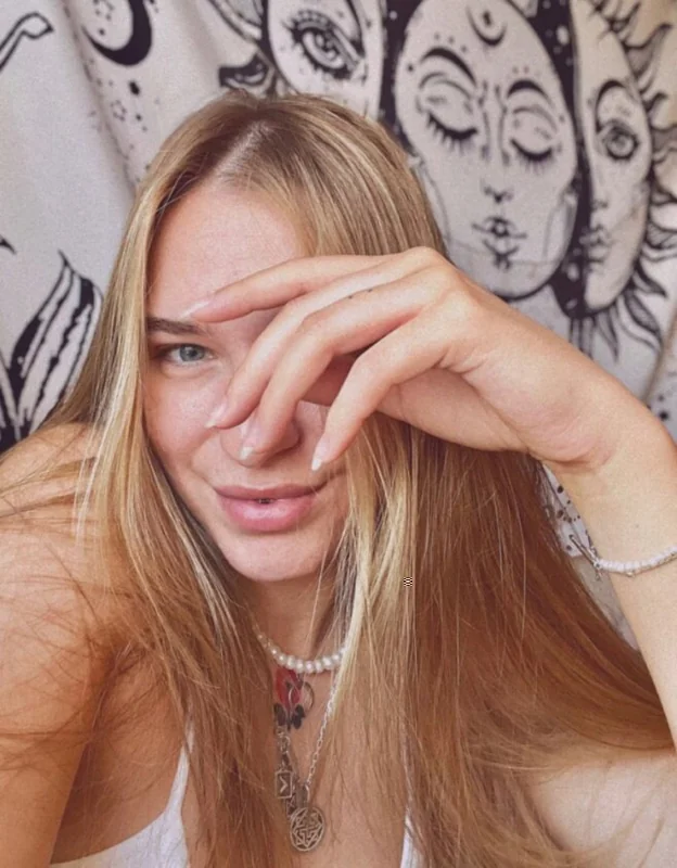 V - OnlyFans Creator Profile Picture