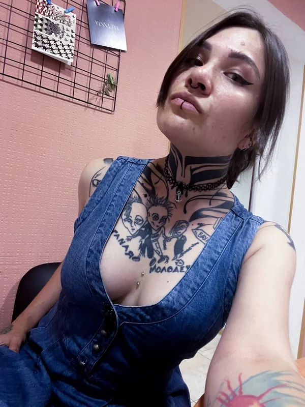 Valeriya OnlyFans Profile Valeriya tattoo artist on OnlyFans sharing casual content