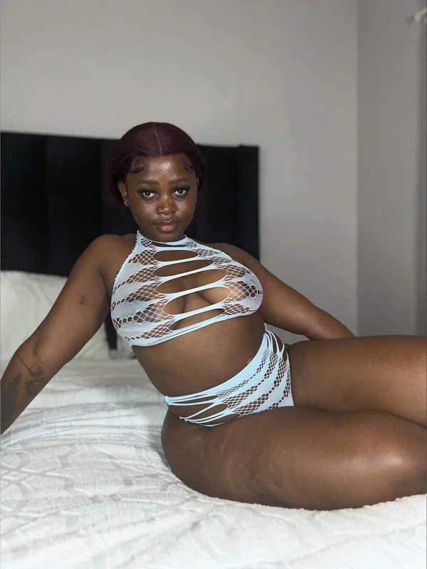 Vendamelanin OnlyFans creator with exclusive content