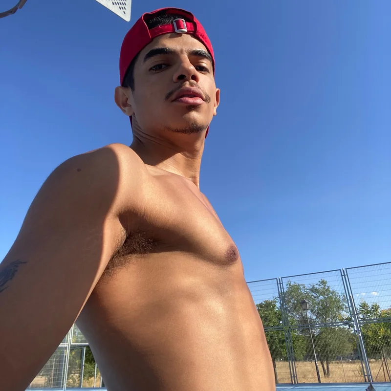 Venepapifree OnlyFans creator with a thick physique
