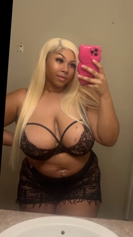 Venuscurvez OnlyFans Profile Venuscurvez OnlyFans creator with captivating charm