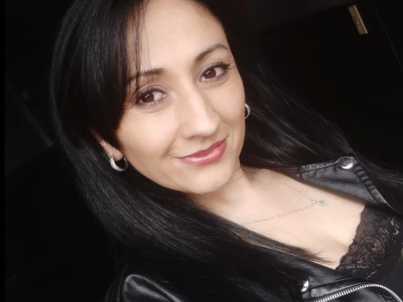 Veronica OnlyFans profile showcasing her personality