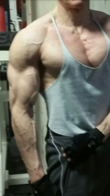 Vers Muscle Daddy OnlyFans Profile Vers Muscle Daddy OnlyFans Masked Performer