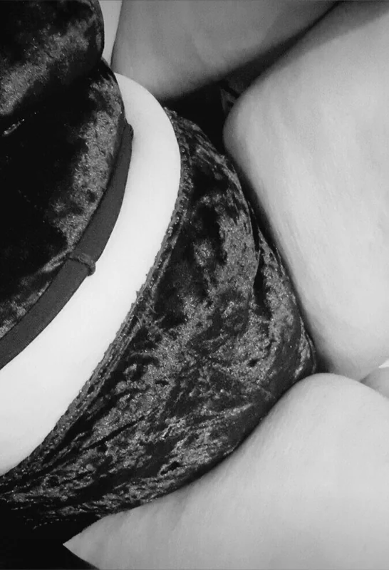 Vfoxylady OnlyFans creator with 34C size