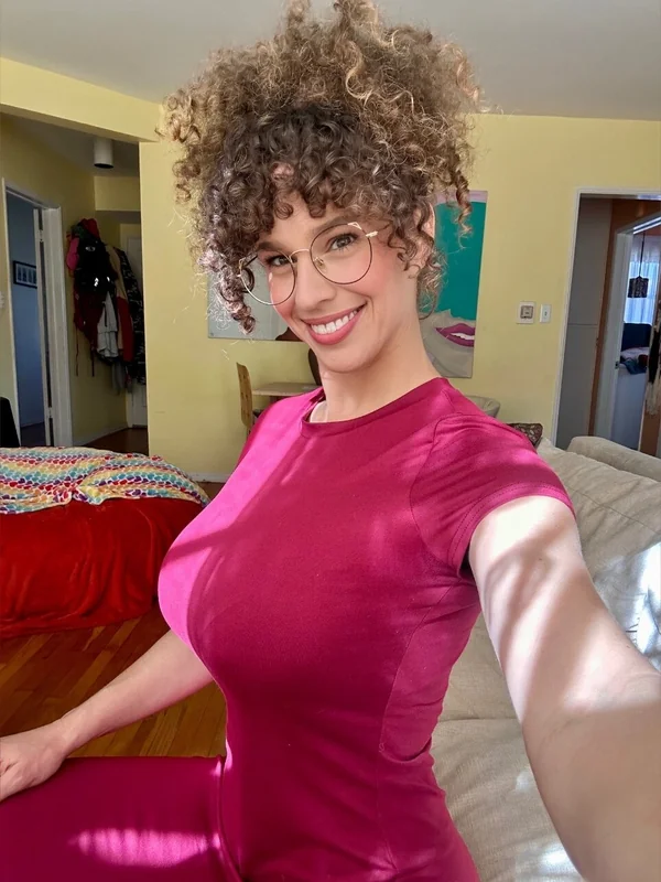Vibewithmommy OnlyFans creator with uncensored content