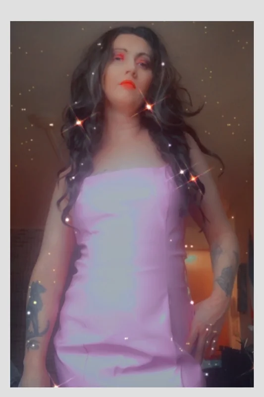 Vidavee OnlyFans dominatrix and artist