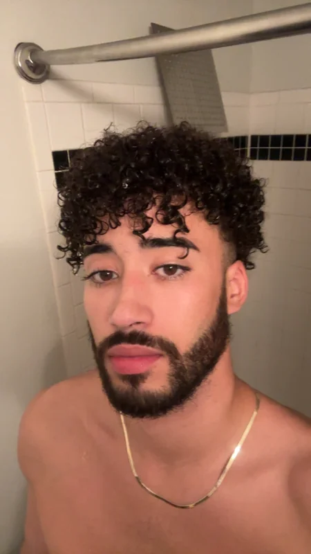 Vinnyb3 OnlyFans creator with exclusive content