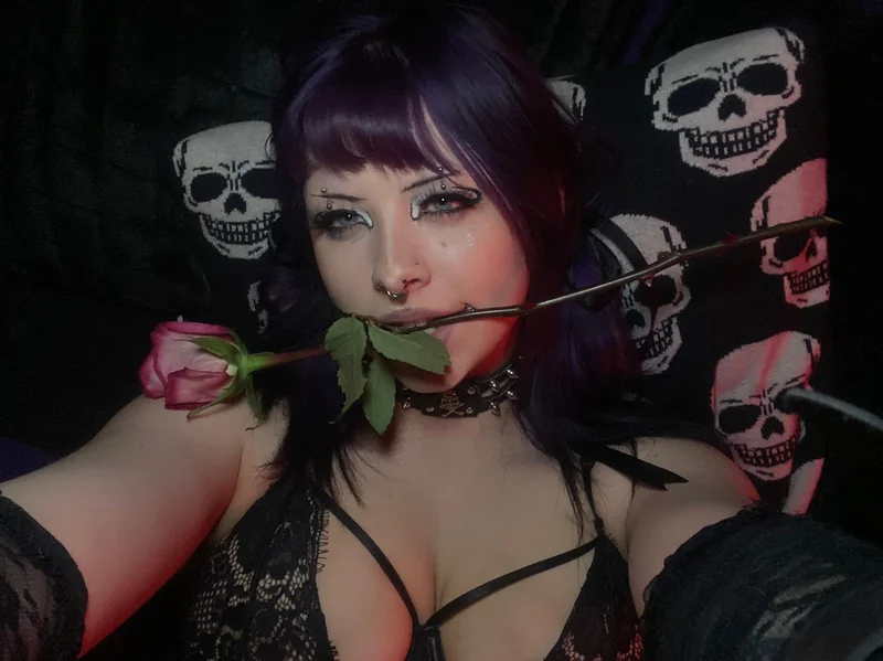 violet - OnlyFans Creator Profile Picture