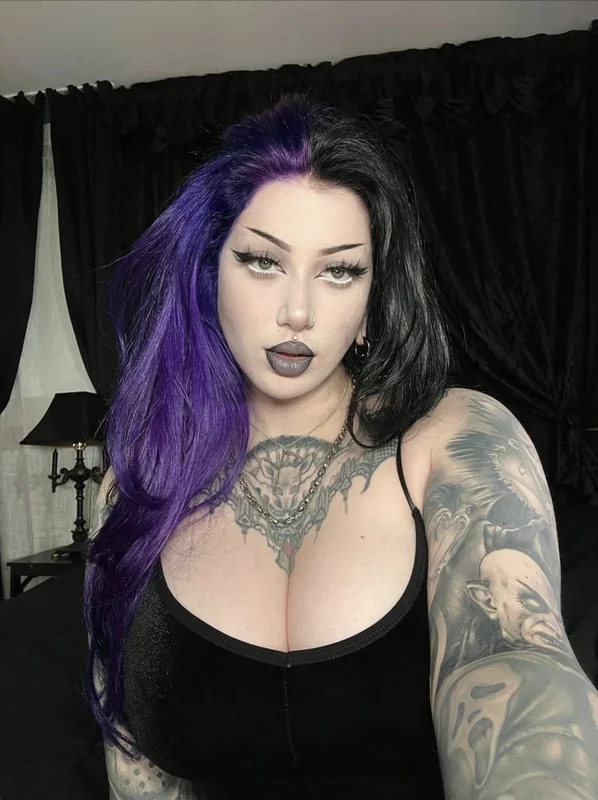 Violet Corbeau - OnlyFans Creator Profile Picture
