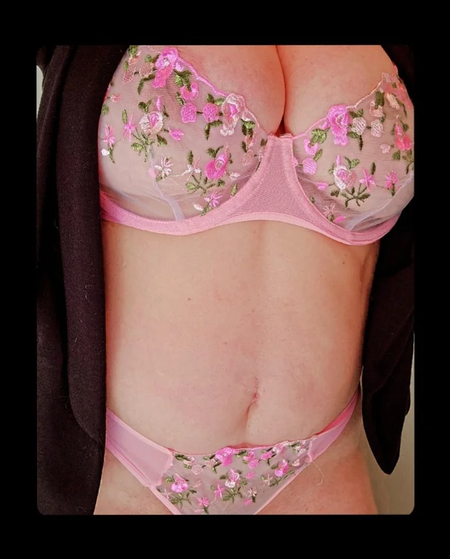 Vivienne La Croix Exclusive OnlyFans Content Vivienne La Croix OnlyFans mom and wife