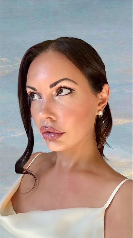 Vivienne Vanderbilt OnlyFans creator with engaging content