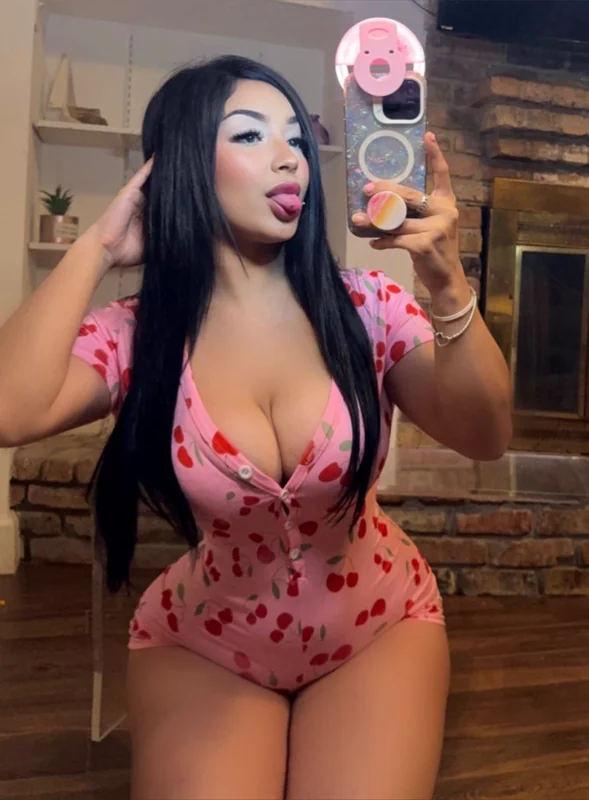 Mamii Gigi OnlyFans creator with enticing content