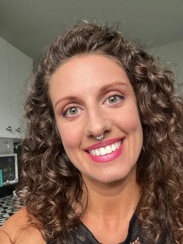 Victoria Liro OnlyFans brunette pierced creator