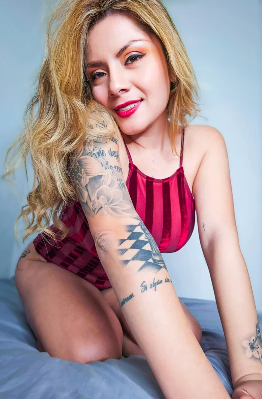 Vnessa11 OnlyFans creator from Spain with exclusive content