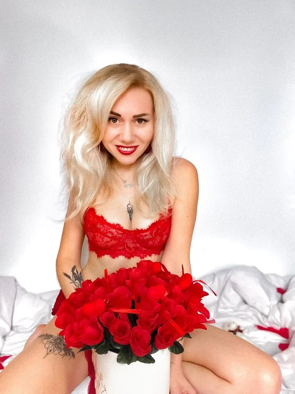 Masha OnlyFans creator with stunning outfits