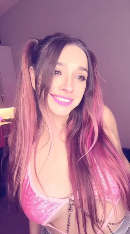 Vybrantvibesxxx OnlyFans Profile