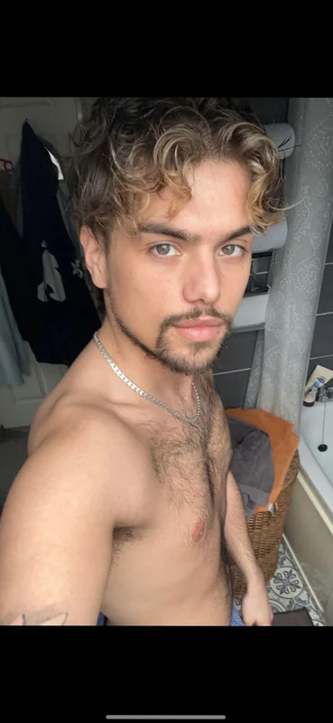 GEORGEE OnlyFans creator with exclusive content