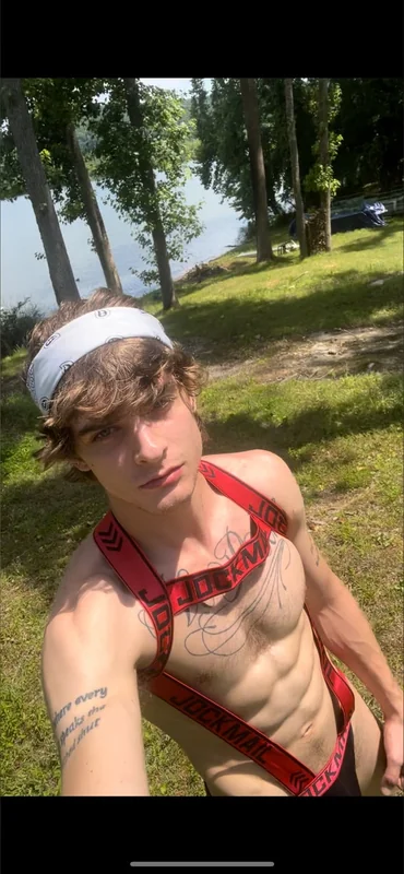 Willyt98 OnlyFans tattooed athletic male