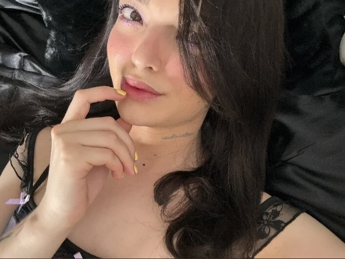 WINNIE OnlyFans creator with exclusive content