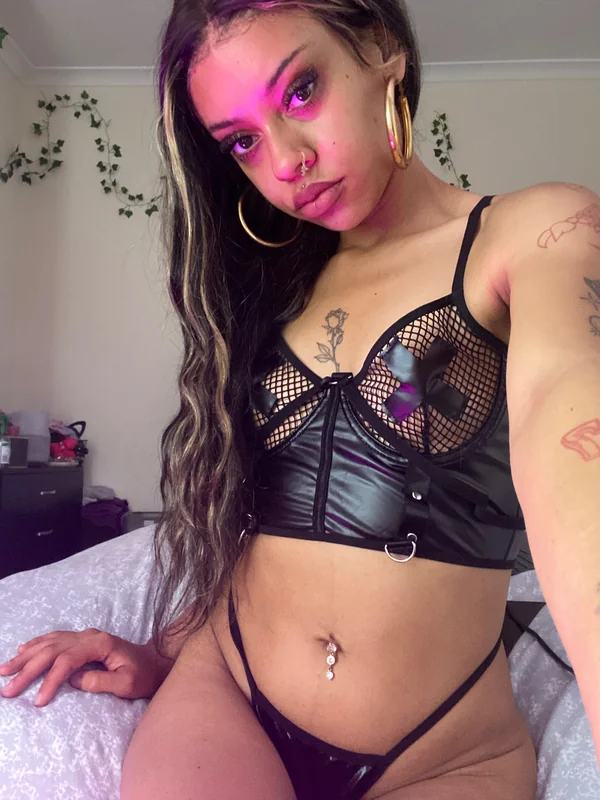 Mia Honey OnlyFans online domme