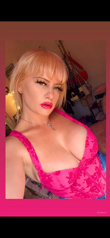Xofeli OnlyFans profile