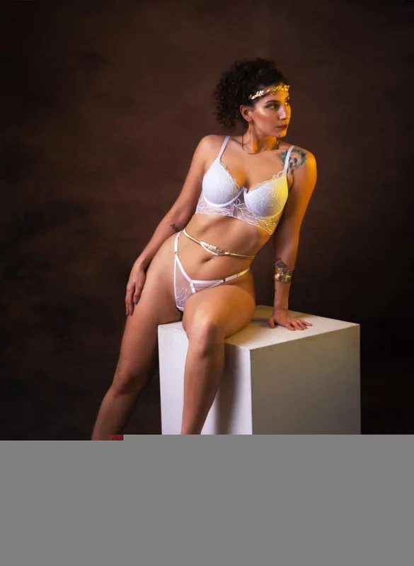 & - OnlyFans Creator Profile Picture