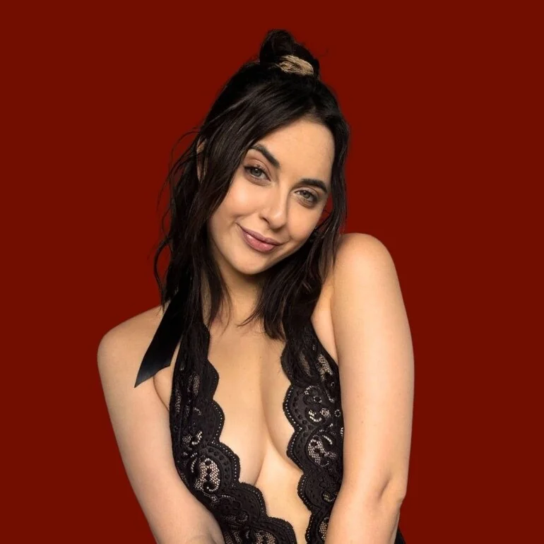 YOUR GF YASMIN OnlyFans profile