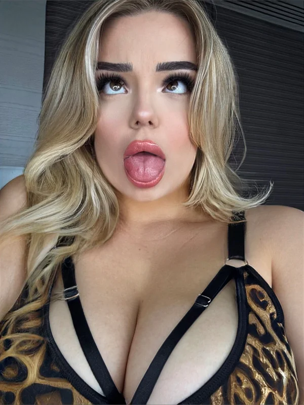 Yolosi OnlyFans profile