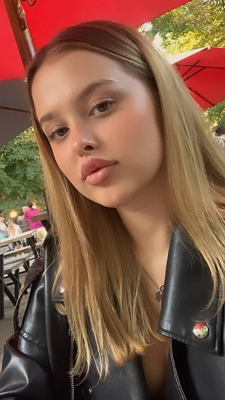 Yourdreamgirl OnlyFans creator with a natural appearance