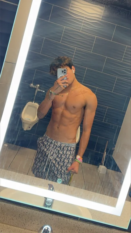 Benji OnlyFans creator with exclusive content