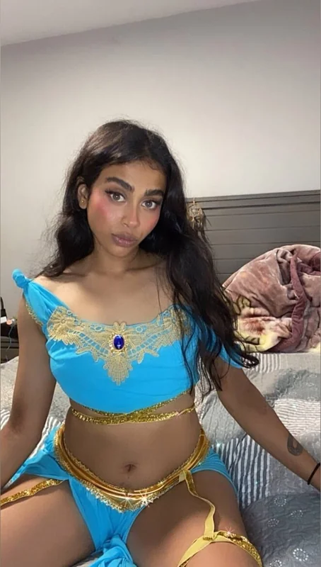Zara OnlyFans profile